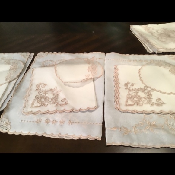 VINTAGE LUXURY SILK TABLECLOTH SETS FOR 6 - Picture 5 of 15